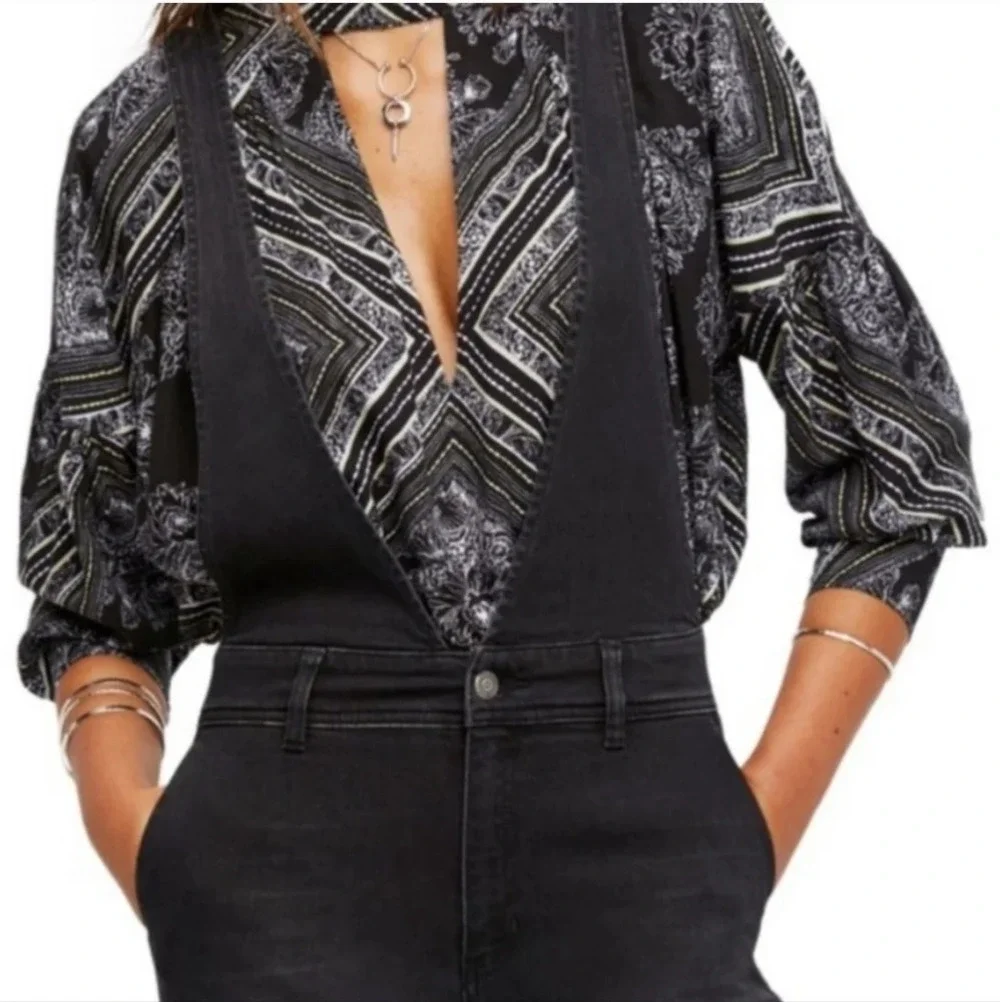 🖤Free People Walking On A Dream Tunic Top-Black🖤 Abstract print High neck